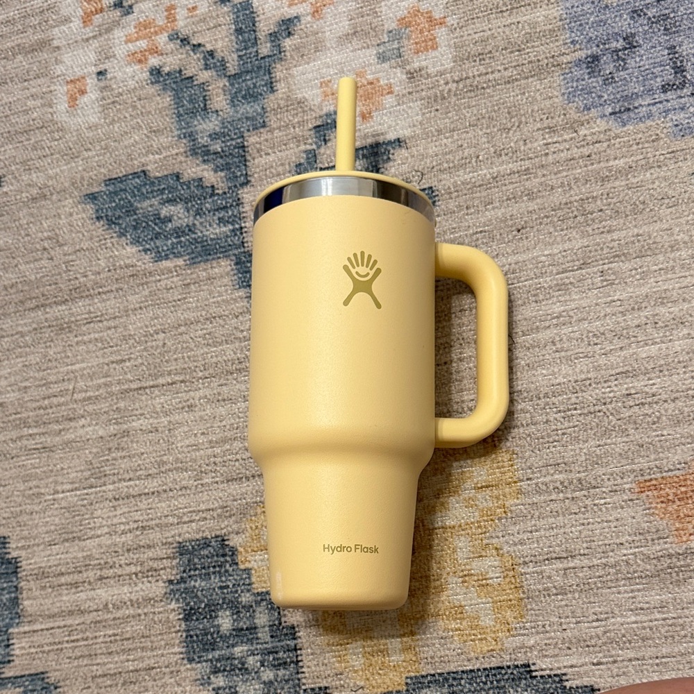Hydro Flask Pale Yellow Insulated Tumbler 32 oz with Handle and Straw